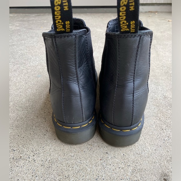Dr. Martens Women’s 2976 Nappa Leather Chelsea Boots - Picture 4 of 7